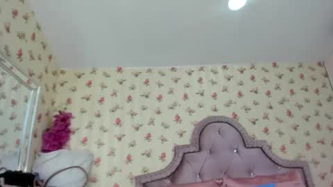 Snapshot of crystal_watson0 chatting on 9, 6, 2026 Milf Latina online show from 9, 6, 2026
