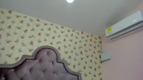 Milf Latina online show from 6, 8, 2026