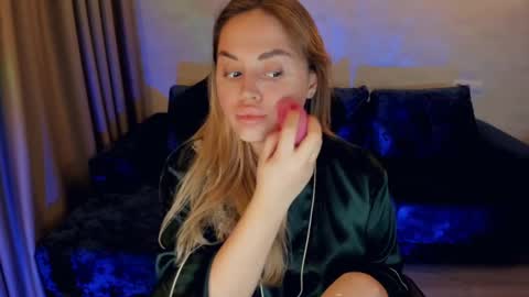 Snapshot of crystalemily chatting on 3, 1, 2025 crystalemily online show from 3, 1, 2025