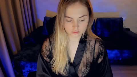 Snapshot of crystalemily chatting on 8, 1, 2025 crystalemily online show from 8, 1, 2025