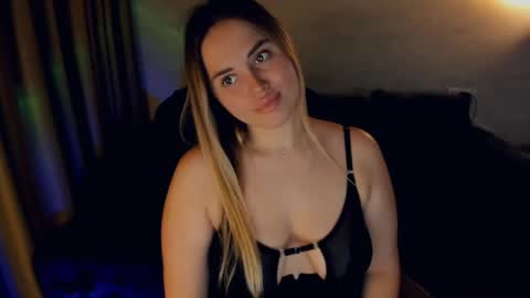 Snapshot of crystalemily chatting on 17, 2, 2025 crystalemily online show from 17, 2, 2025