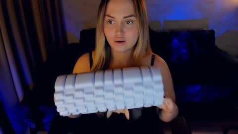 Snapshot of crystalemily chatting on 28, 2, 2025 crystalemily online show from 28, 2, 2025