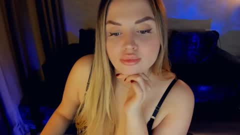 Snapshot of crystalemily chatting on 1, 3, 2025 crystalemily online show from 1, 3, 2025