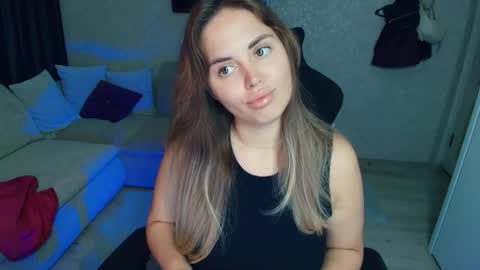 Snapshot of crystalemily chatting on 7, 10, 2025 crystalemily online show from 7, 10, 2025