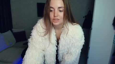 Snapshot of crystalemily chatting on 17, 10, 2025 crystalemily online show from 17, 10, 2025