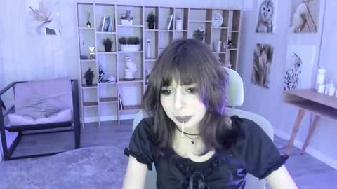 Snapshot of crystallbloom chatting on 28, 10, 2025 crystallbloom online show from 28, 10, 2025