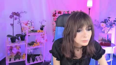 Snapshot of crystallbloom chatting on 21, 12, 2025 crystallbloom online show from 21, 12, 2025