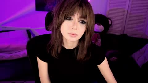 crystallbloom online show from 7, 4, 2026