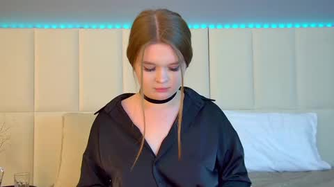 Snapshot of crystallyons chatting on 2, 3, 2025 Crystal online show from 2, 3, 2025