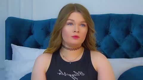 Snapshot of crystallyons chatting on 13, 10, 2025 Crystal online show from 13, 10, 2025