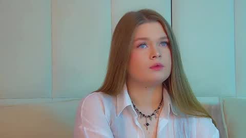 Snapshot of crystallyons chatting on 29, 11, 2025 Crystal online show from 29, 11, 2025