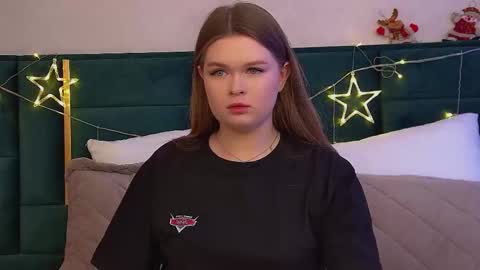 Snapshot of crystallyons chatting on 18, 12, 2025 Crystal online show from 18, 12, 2025