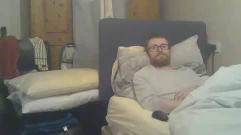 Snapshot of cs014g8493 chatting on 18, 11, 2025 chris online show from 18, 11, 2025