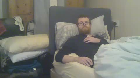 Snapshot of cs014g8493 chatting on 24, 11, 2025 chris online show from 24, 11, 2025