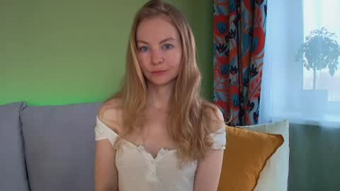 Snapshot of cuddle_kitten chatting on 12, 4, 2026 Alexia online show from 12, 4, 2026