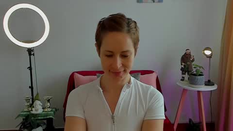 Snapshot of cuddlingbunnny chatting on 7, 12, 2024 Leonela online show from 7, 12, 2024