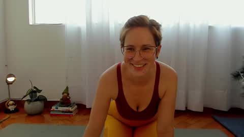 Snapshot of cuddlingbunnny chatting on 9, 12, 2024 Leonela online show from 9, 12, 2024