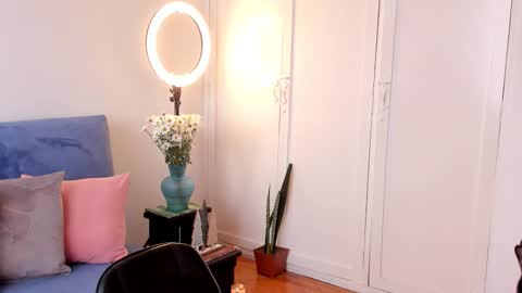 Leonela online show from 7, 2, 2026