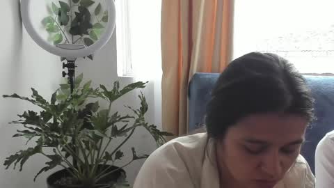 Leonela online show from 6, 4, 2026