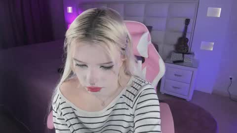 Snapshot of cuddly_kitten chatting on 22, 9, 2025 Cuddly Kitten online show from 22, 9, 2025