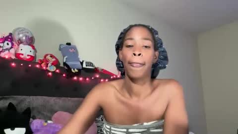 Snapshot of cum2charmxx chatting on 22, 10, 2025 cum2charmxx online show from 22, 10, 2025