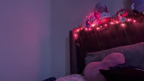 Snapshot of cum2charmxx chatting on 23, 10, 2025 cum2charmxx online show from 23, 10, 2025