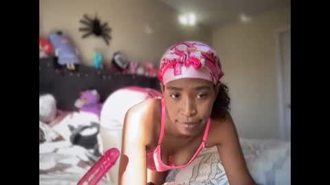 Snapshot of cum2charmxx chatting on 27, 10, 2025 cum2charmxx online show from 27, 10, 2025