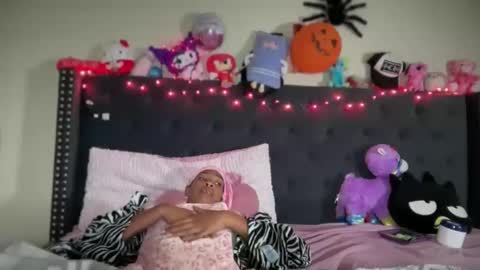 Snapshot of cum2charmxx chatting on 31, 10, 2025 cum2charmxx online show from 31, 10, 2025