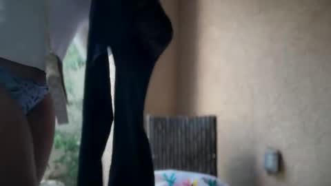 Snapshot of cum2charmxx chatting on 5, 11, 2025 cum2charmxx online show from 5, 11, 2025