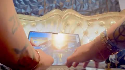 im KIM new girl to spoil online show from 4, 10, 2025