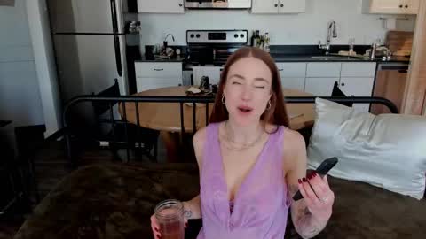 Snapshot of cum_with_quinn chatting on 11, 10, 2025 Quinn online show from 11, 10, 2025