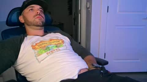 Snapshot of cummmg23 chatting on 3, 10, 2025 cummmg23 online show from 3, 10, 2025