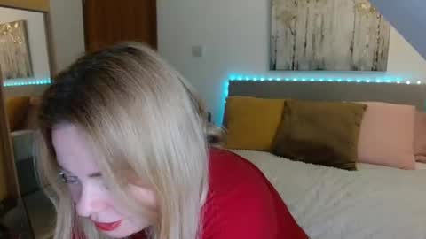 Snapshot of curiousneighbour chatting on 28, 2, 2026 FREE Instagram dancingneighbour online show from 28, 2, 2026