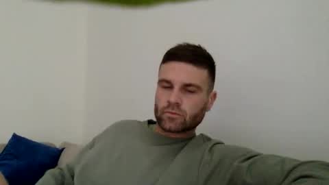 Snapshot of curiousnesssssss chatting on 12, 11, 2025 curiousnesssssss online show from 12, 11, 2025