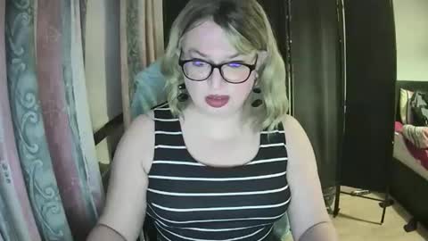 Snapshot of curleyshirley chatting on 17, 4, 2026 Shirley online show from 17, 4, 2026
