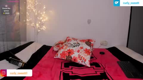 Snapshot of curly_sweett chatting on 10, 2, 2025 Curly - OF- CURLY SWEETT online show from 10, 2, 2025