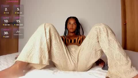 Snapshot of curly_sweett chatting on 28, 9, 2025 Curly - OF- CURLY SWEETT online show from 28, 9, 2025