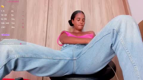 Snapshot of curly_sweett chatting on 15, 10, 2025 Curly - OF- CURLY SWEETT online show from 15, 10, 2025