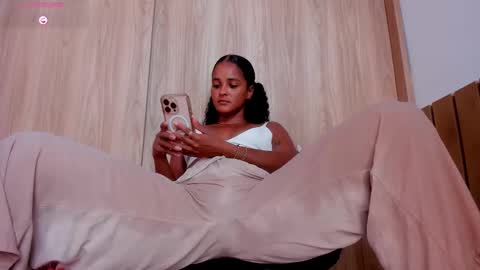 Snapshot of curly_sweett chatting on 17, 10, 2025 Curly - OF- CURLY SWEETT online show from 17, 10, 2025