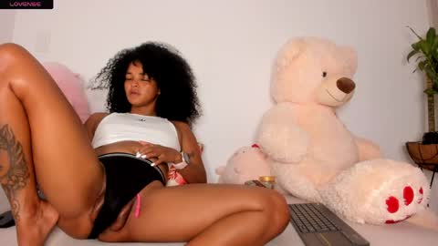 Snapshot of curly_sweett chatting on 15, 5, 2026 Curly - OF- CURLY SWEETT online show from 15, 5, 2026