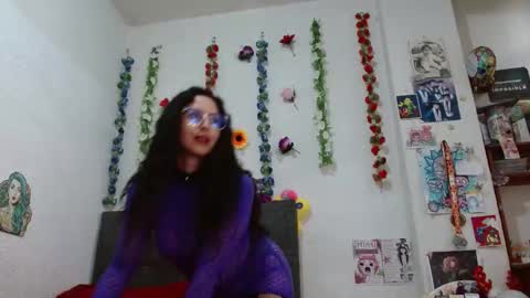 Snapshot of curlybutterfly chatting on 19, 12, 2025 curlybutterfly online show from 19, 12, 2025