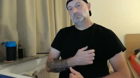 Snapshot of curman85 chatting on 2, 12, 2025 Curman85 online show from 2, 12, 2025