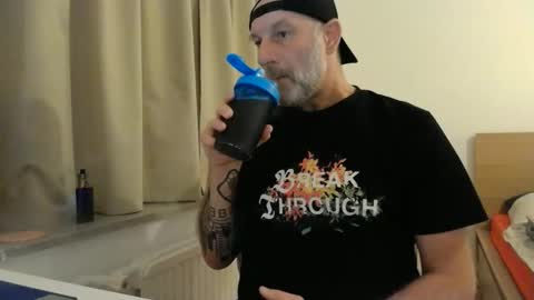 Snapshot of curman85 chatting on 14, 12, 2025 Curman85 online show from 14, 12, 2025