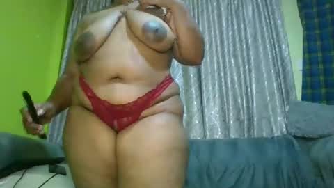 Snapshot of curvy_essie chatting on 31, 1, 2025 Essie online show from 31, 1, 2025