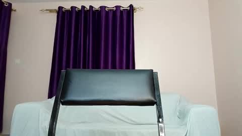 Snapshot of curvy_essie chatting on 9, 9, 2025 Essie online show from 9, 9, 2025