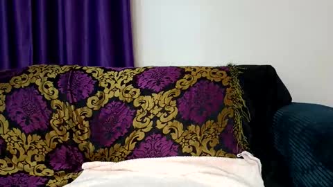 Snapshot of curvy_essie chatting on 17, 11, 2025 Essie online show from 17, 11, 2025