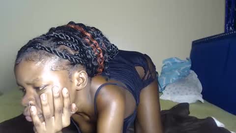 Snapshot of curvyjoan chatting on 12, 11, 2025 curvyjoan online show from 12, 11, 2025