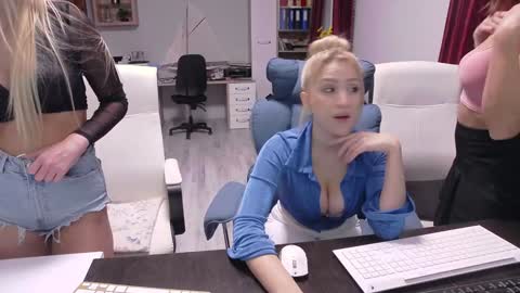 Snapshot of cute00kiara chatting on 17, 11, 2025 and follow twittercute00kiara2 online show from 17, 11, 2025