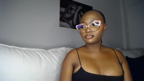 Snapshot of cute_ass18 chatting on 18, 2, 2025 Liya online show from 18, 2, 2025