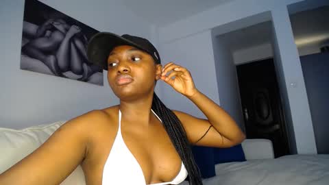 Snapshot of cute_ass18 chatting on 26, 2, 2025 Liya online show from 26, 2, 2025